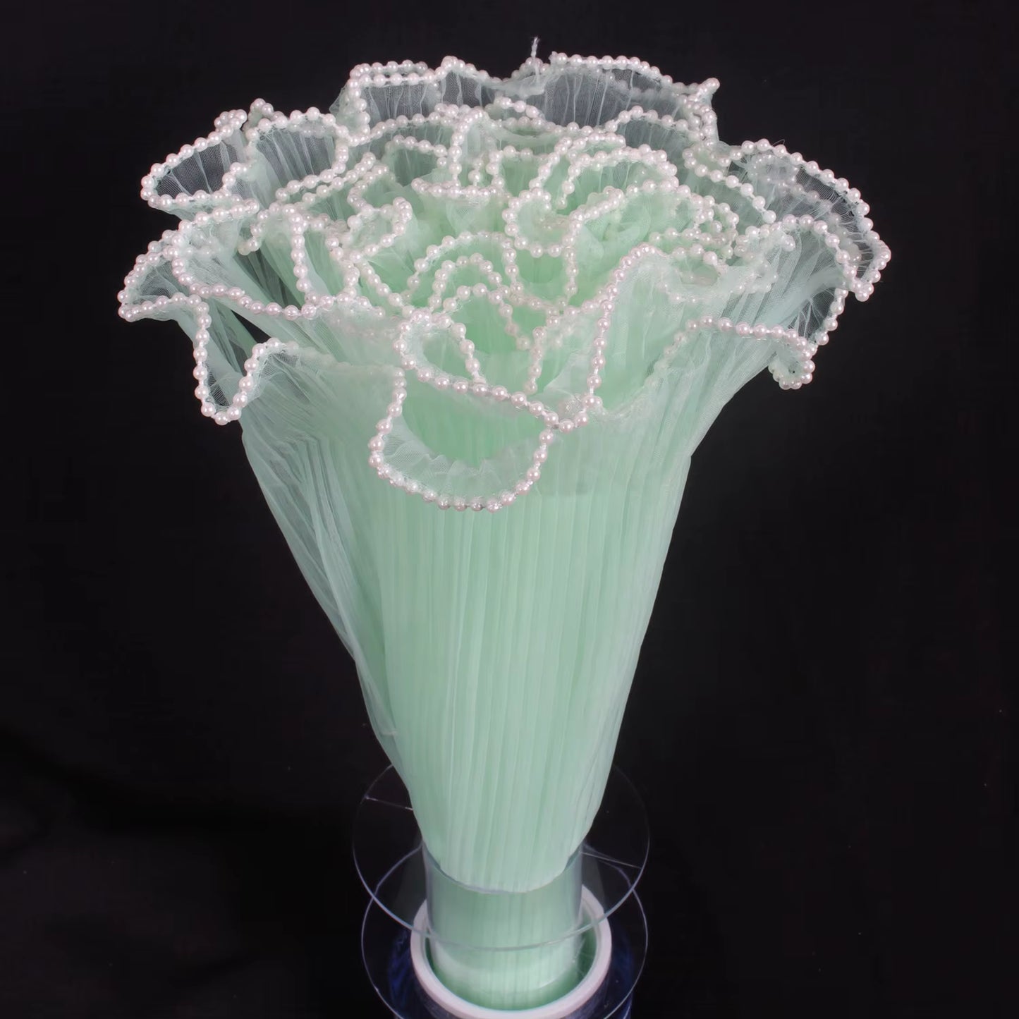 Malla Floral Plisada con Borde de Perlas